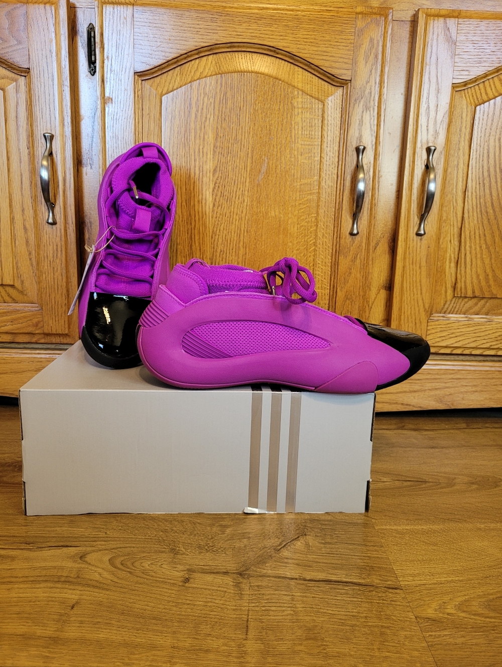 Adidas Mens Size 10.5 Harden Volume 8 Purple Burst Basketball Shoes IG6647
